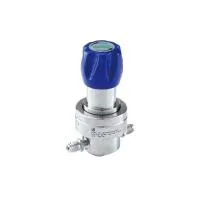 Регулятор AMFLO UHP AU24 Материал: Код ZS (Body,Gland-SUS316L;Poppet, Nozzle,Diaphragm-Hastelloy®C-22; Seat: PCTFE) ; Поверхность 0.25 um; 3х портовый, вх. давл. 159 бар, CV-0.45