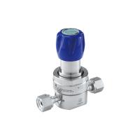 Регулятор AMFLO UHP AU23 Материал: Код SHP (Body-SUS316L VAR, Gland-SUS316L;Poppet, Nozzle,Diaphragm-Hastelloy®C-22,Seat: PCTFE) ; Поверхность 0.13 um; 4х портовый с манометрами, вх. давл. 206 бар, CV-0.9